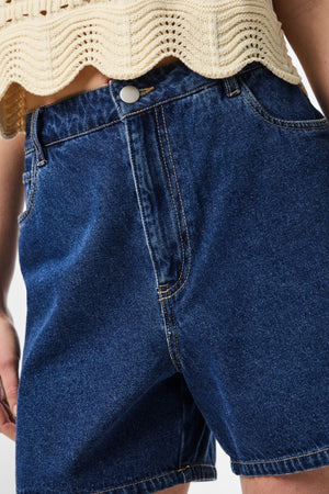 Abbi Shorts - mittelblauer Denim