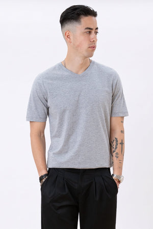 Basic T-Shirt mit V-Ausschnitt – Oxford Grey