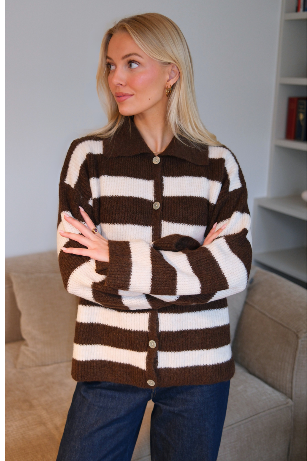 Josie Polo Knit – Braun/Gebrochenes Weiß