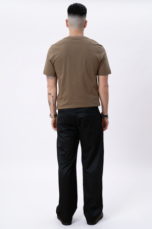 Basic T-Shirt mit V-Ausschnitt – Oliv
