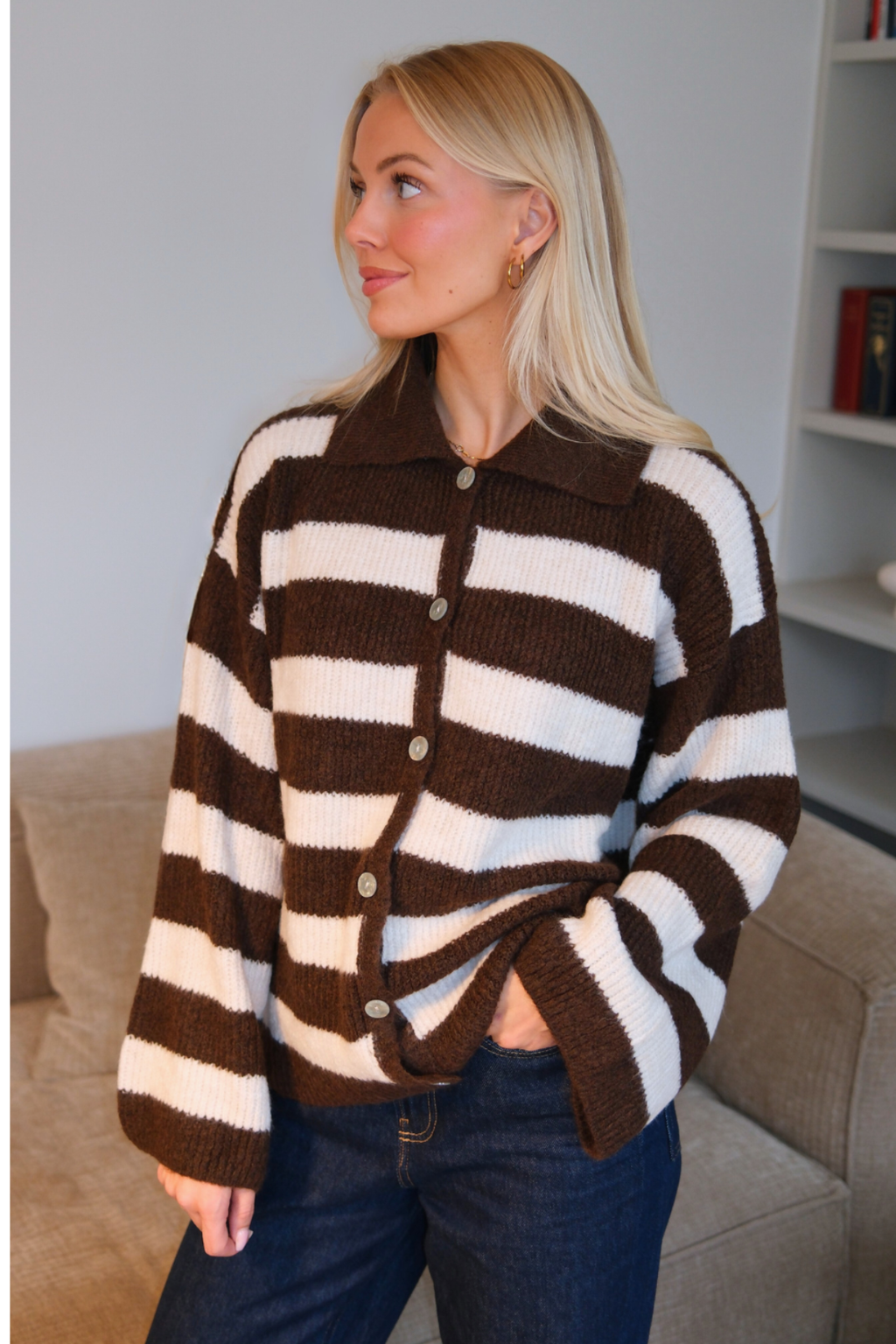 Josie Polo Knit – Braun/Gebrochenes Weiß