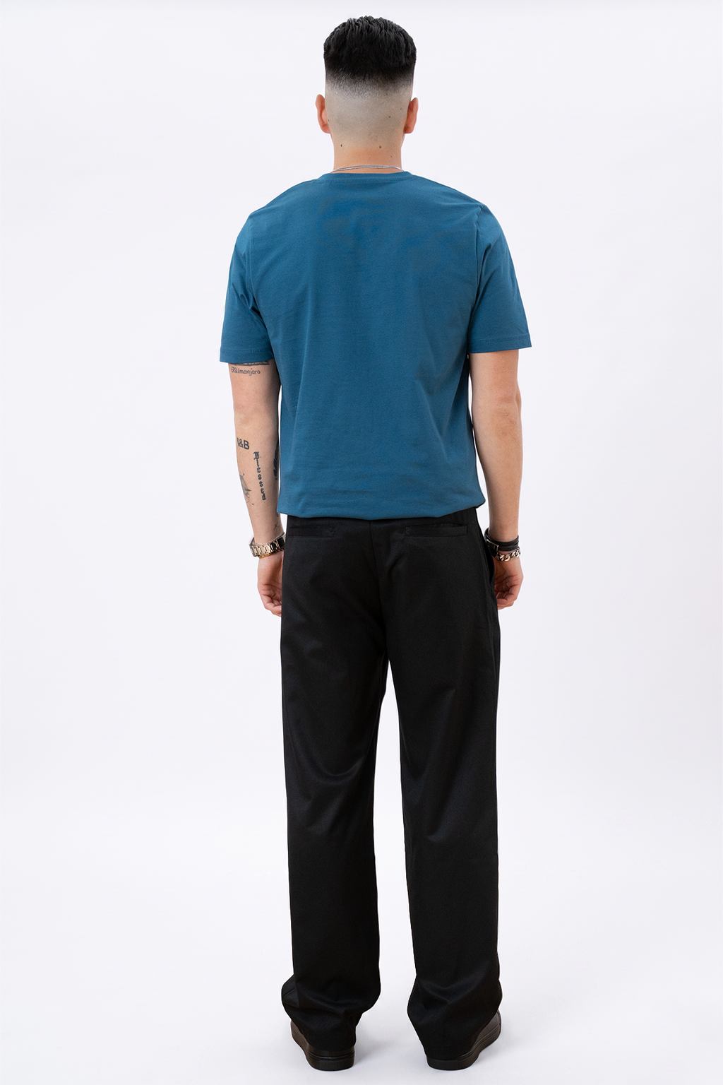 Basic T-Shirt mit V-Ausschnitt – Petroleumblau