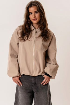 Kurze Jacke „Ines“ – Beige