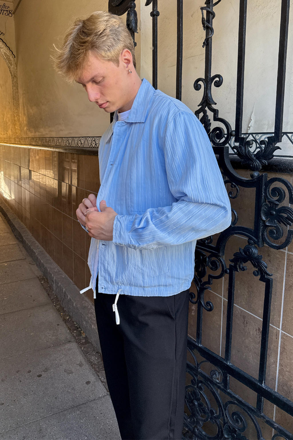 Ezra Jacke - Hellblau