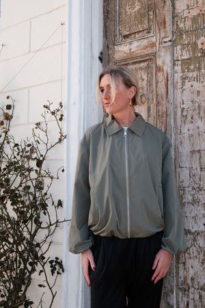 Ines kurze Jacke – Khaki