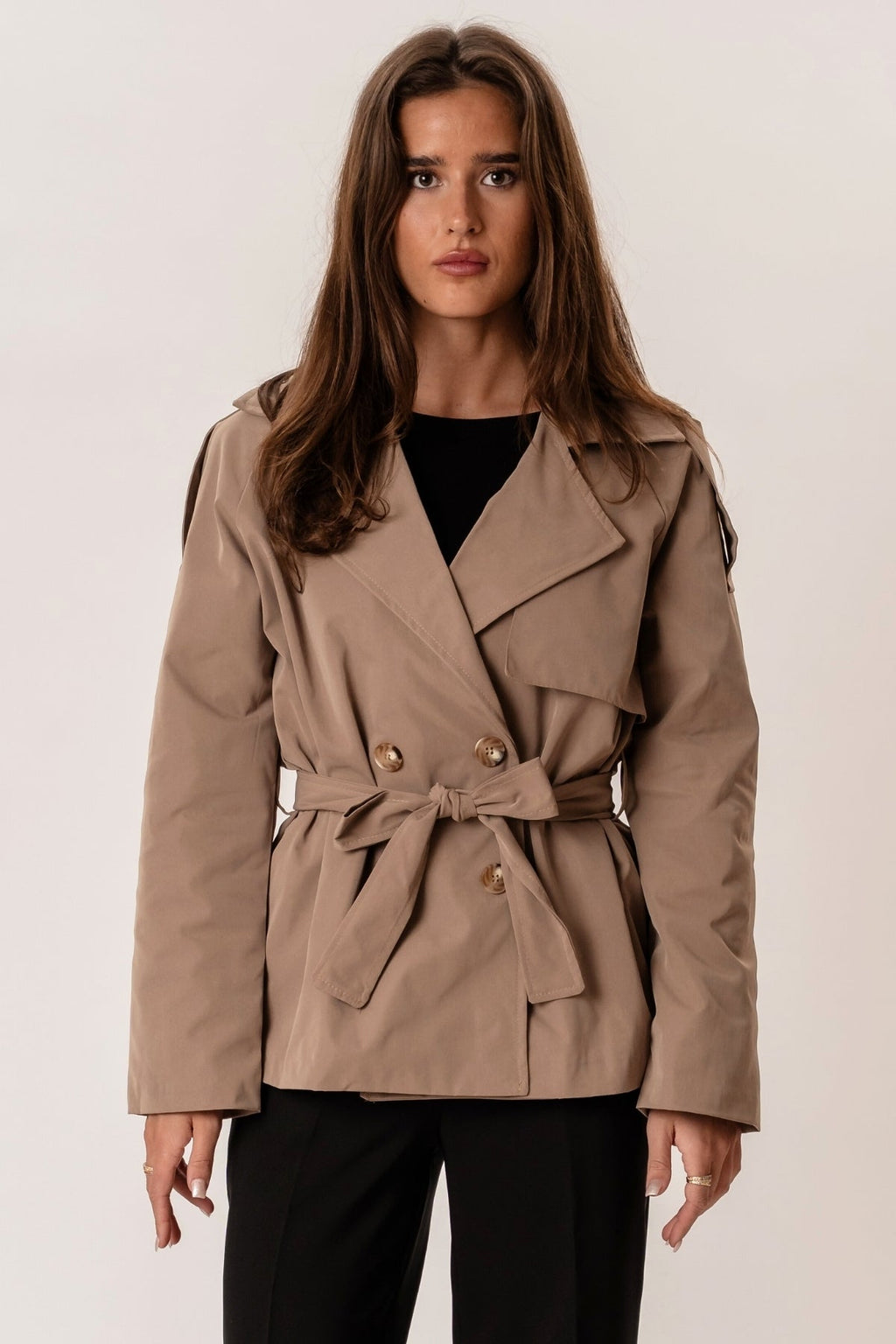Sia Kurzer Trenchcoat – Kamel