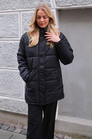 Lange Pufferjacke - Schwarz