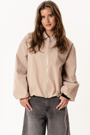 Kurze Jacke „Ines“ – Beige