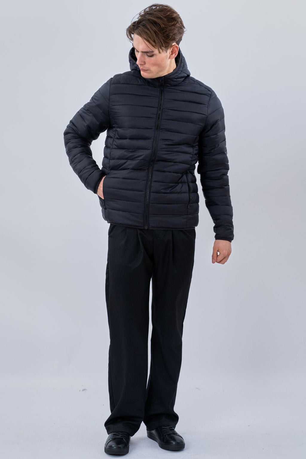 Leichte Pufferjacke mit Kapuze - Schwarz