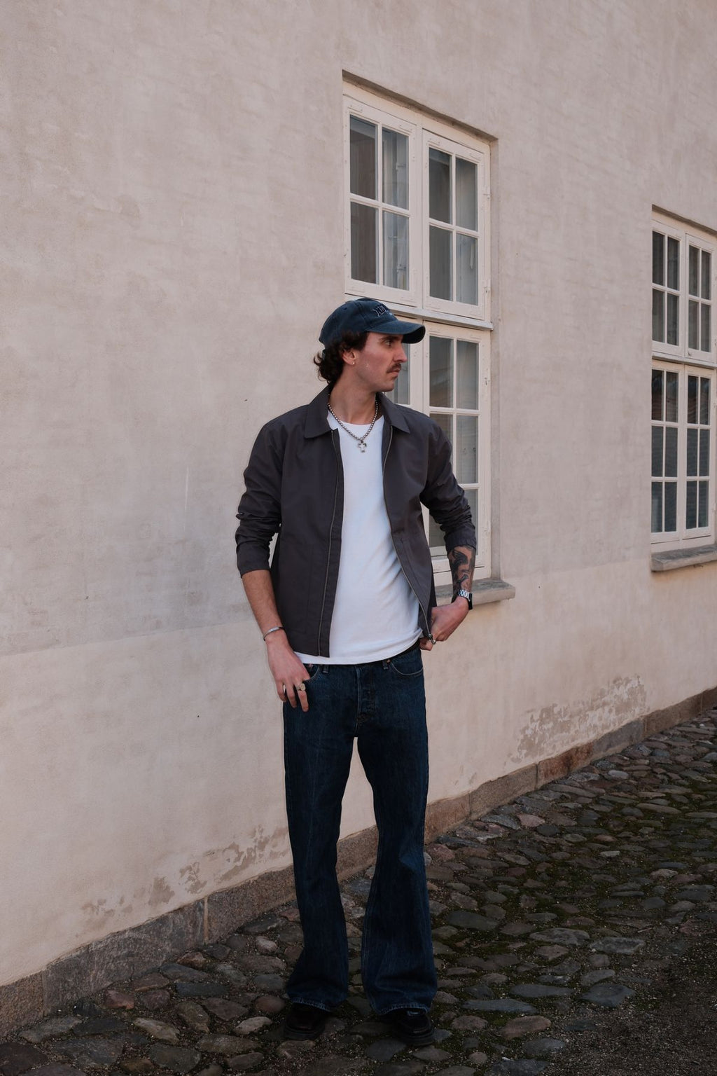 Kurze Jacke mit Reißverschluss – Grau