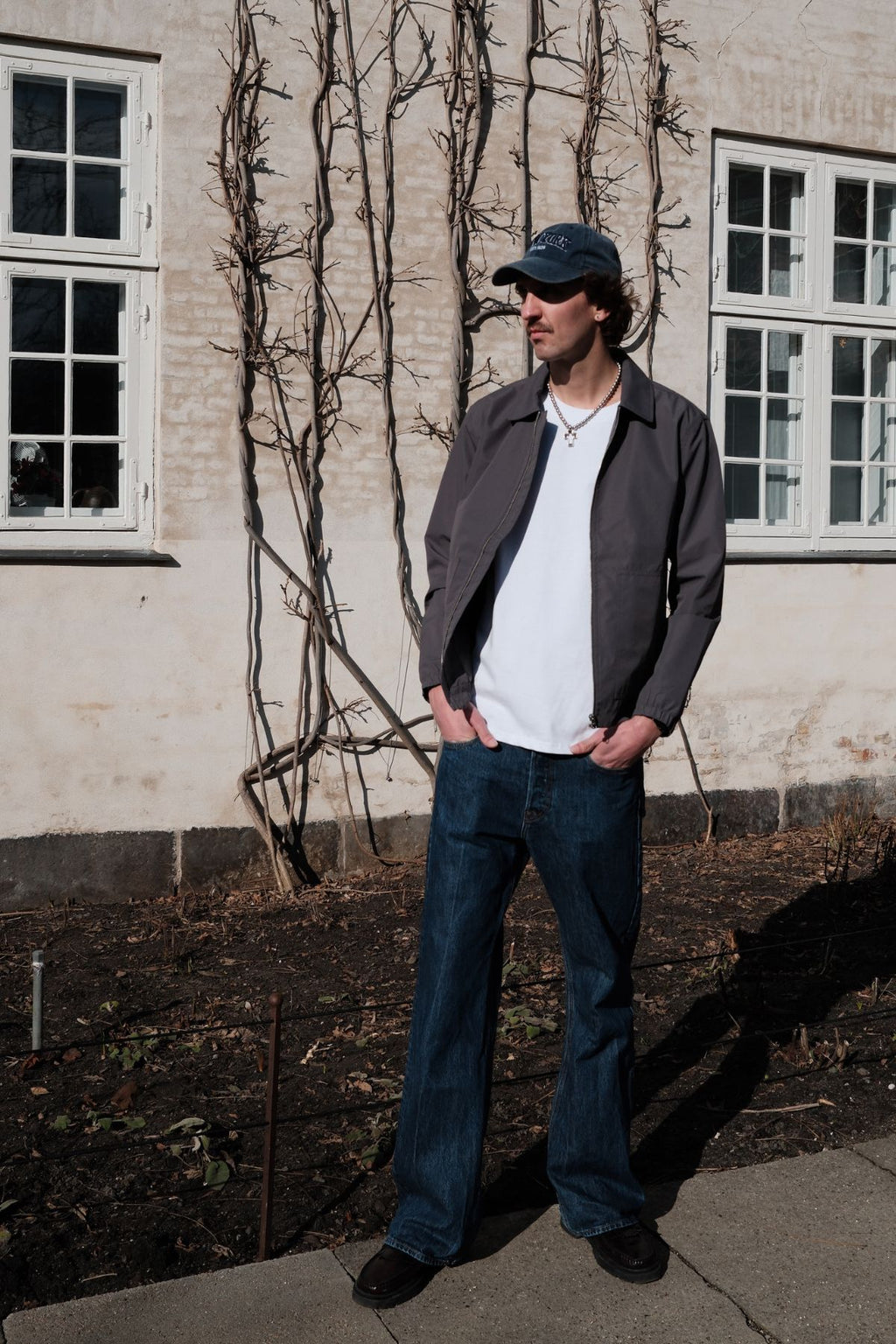 Kurze Jacke mit Reißverschluss – Grau