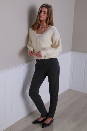 Strickjacke mit V-Ausschnitt – Ecru