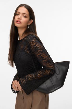 Kanya O -Neck Short Top - Schwarz