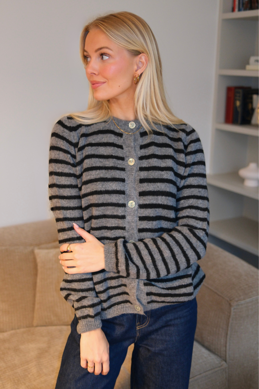 Gestreifter Crizette-Strick-Cardigan - Grau/Schwarz