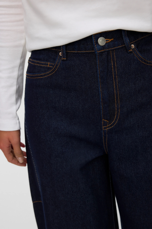 Kaitlin Wide Barrel Jeans – Dunkelblauer Denim