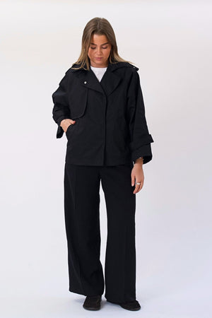 Elara Kurzer Trenchcoat - Schwarz