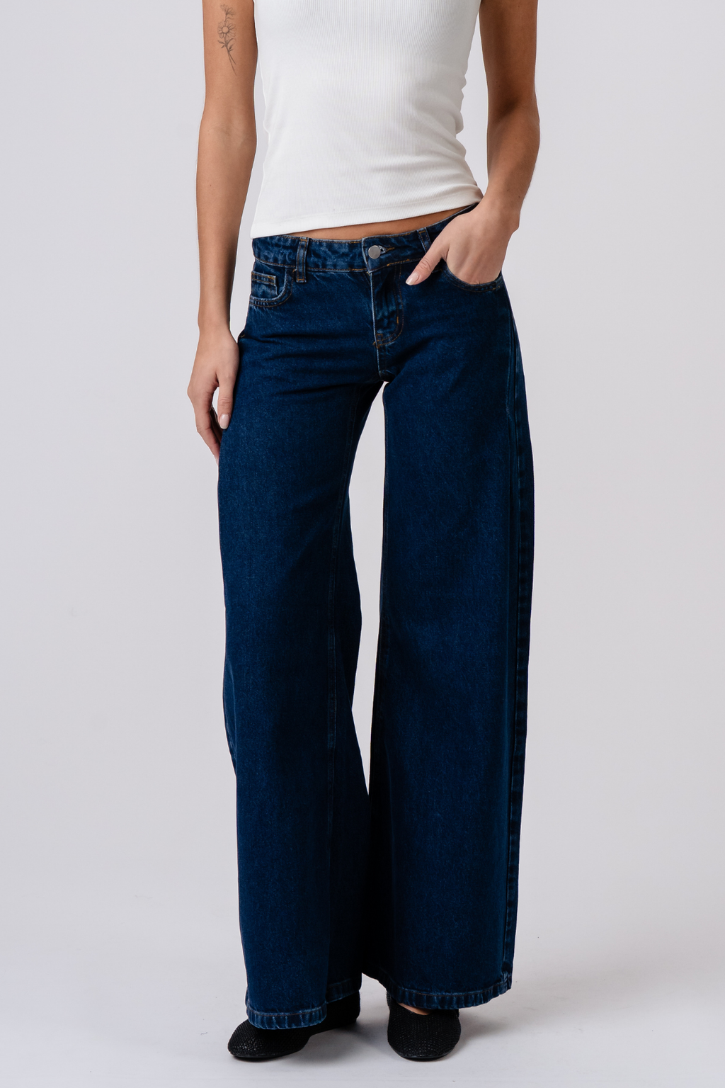 Bianca Jeans mit niedriger Taille – Mittelblau