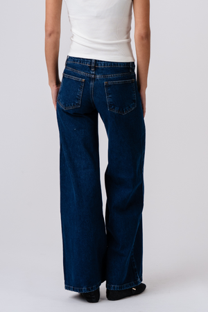 Bianca Jeans mit niedriger Taille – Mittelblau