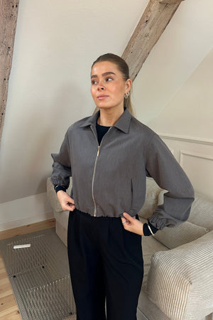 Kylie kurze Jacke – Grau