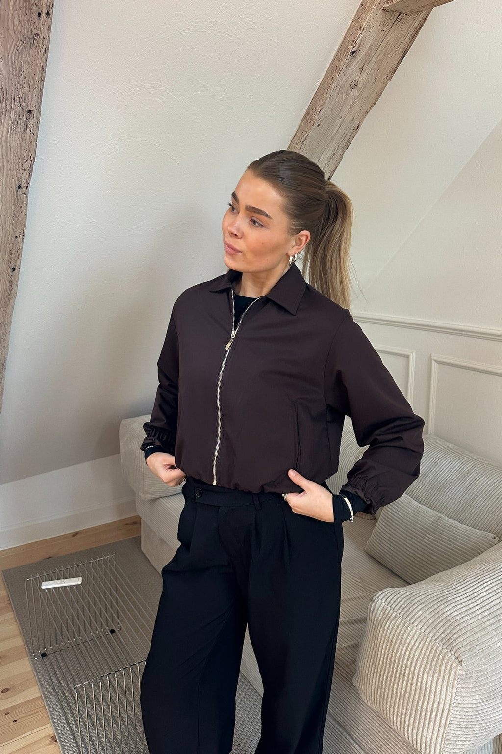 Kylie kurze Jacke – Braun