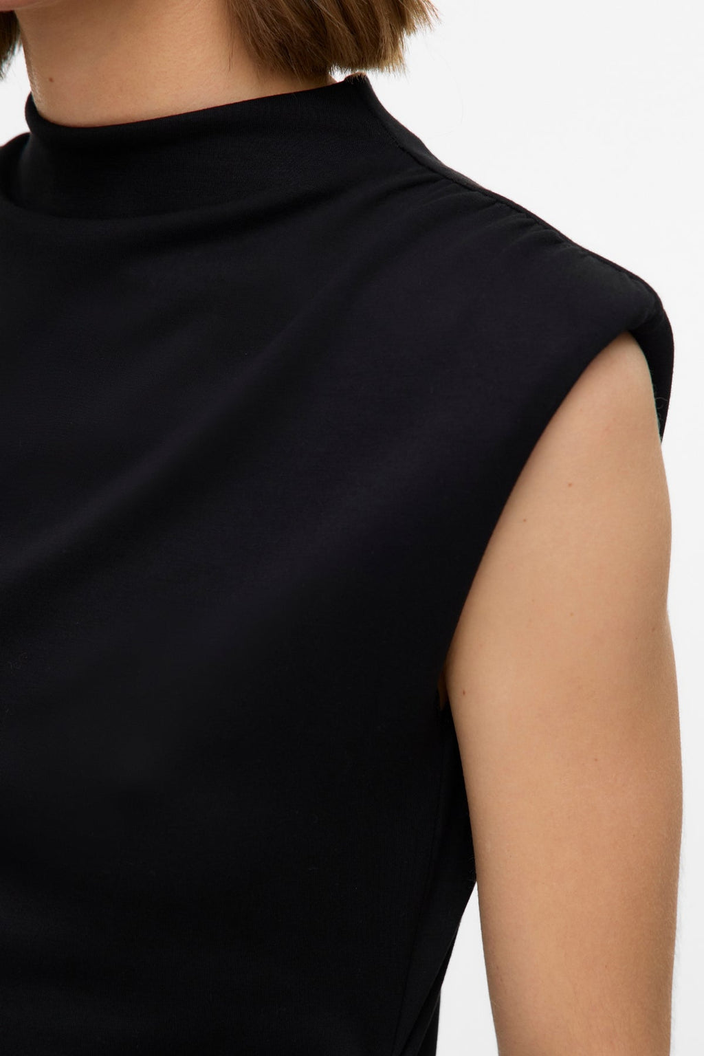 Kurzes, hochgeschlossenes Nelli-Kleid - Schwarz