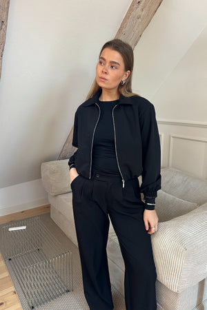 Kylie kurze Jacke - Schwarz