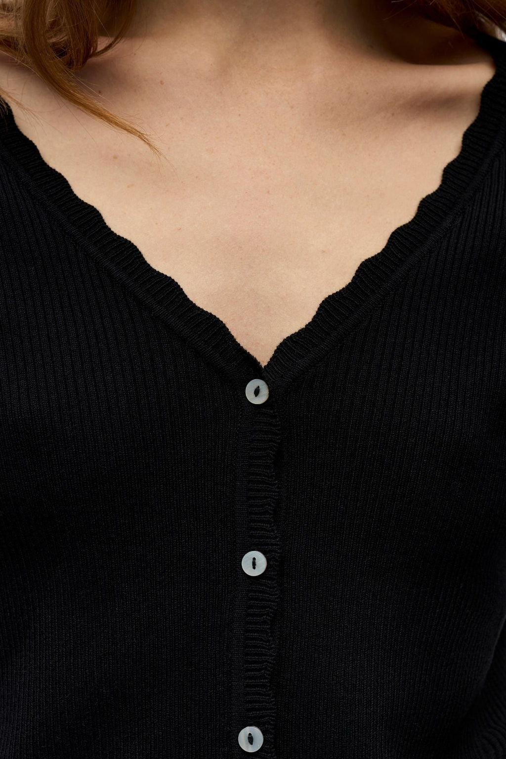 Kelly Re Strickjacke mit V-Ausschnitt - Schwarz