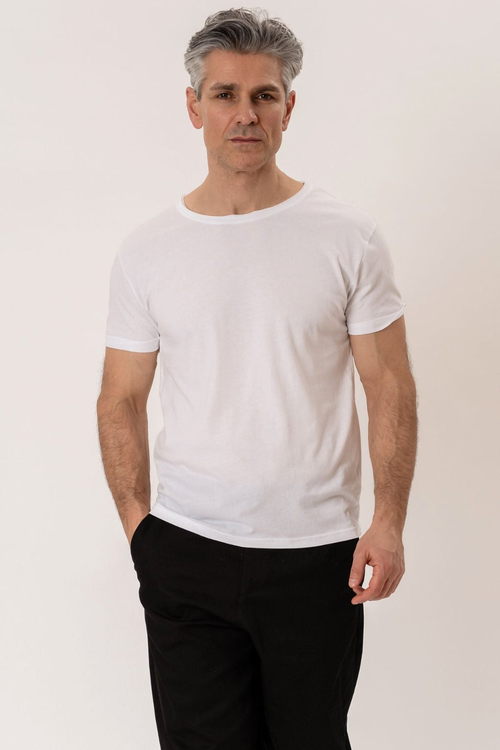 T-Shirt mit tiefem Ausschnitt – Weiß