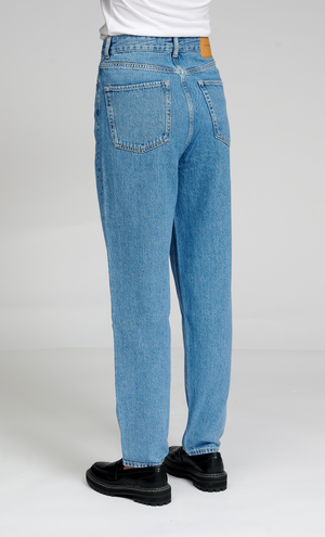 The Original Performance Mom Jeans - Hellblauer Denim