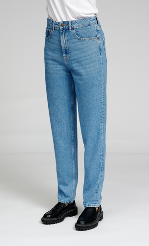 The Original Performance Mom Jeans - Hellblauer Denim