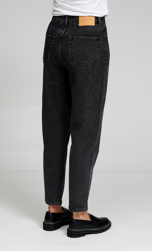 The Original Performance Mom Jeans - Gewaschener schwarzer Denim