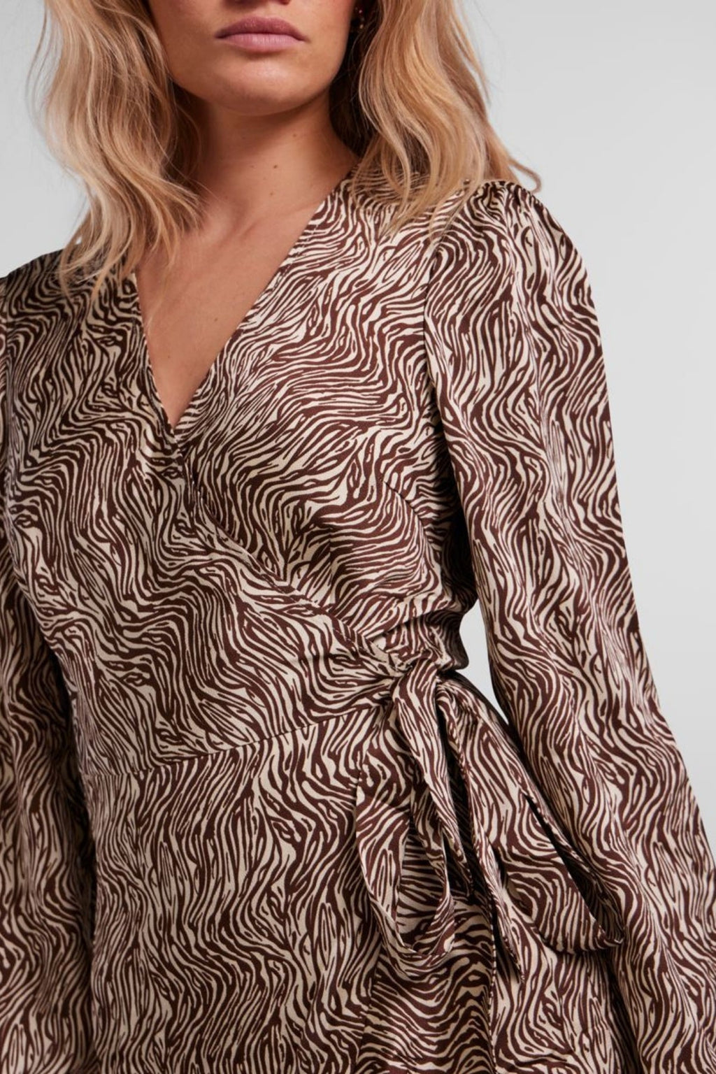 Julia Wrap Kjole - Chicorée Kaffee