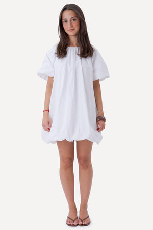 Haselnussbraunes Kleid – Weiß