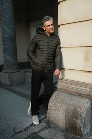 Leichte Pufferjacke mit Kapuze - Olive