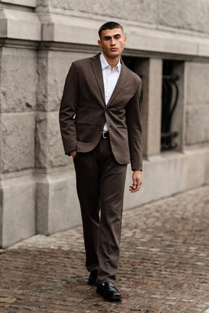 The Original Performance Anzug Regular Passform – (Dunkelbraun)