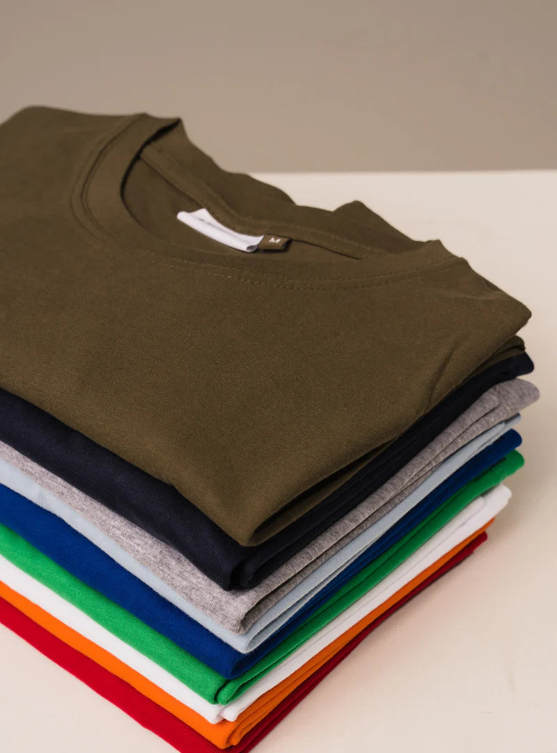 2. Basic T-Shirts: Leicht, atmungsaktiv und einfach zu stylen