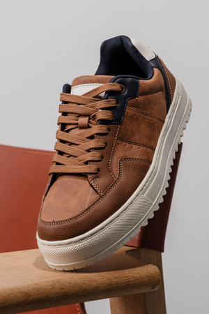 Klassischer Sneaker - Brown