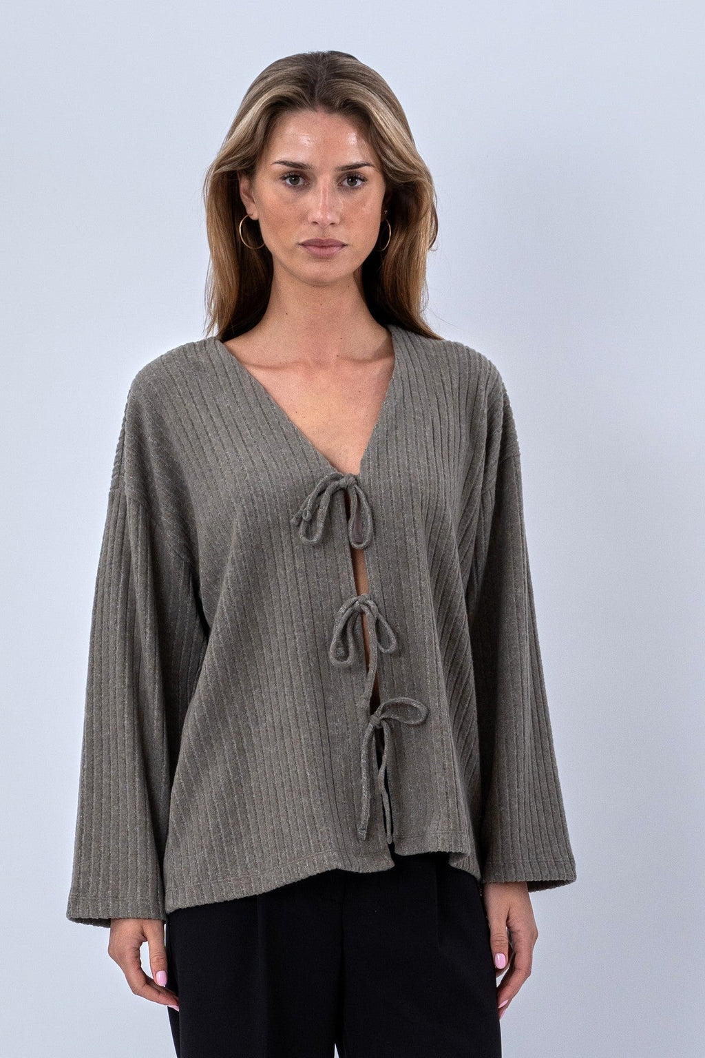 Ivy Krawattenbluse gestrickt – Khaki