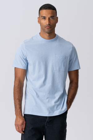 T -Shirt mit Tasche - hellblau