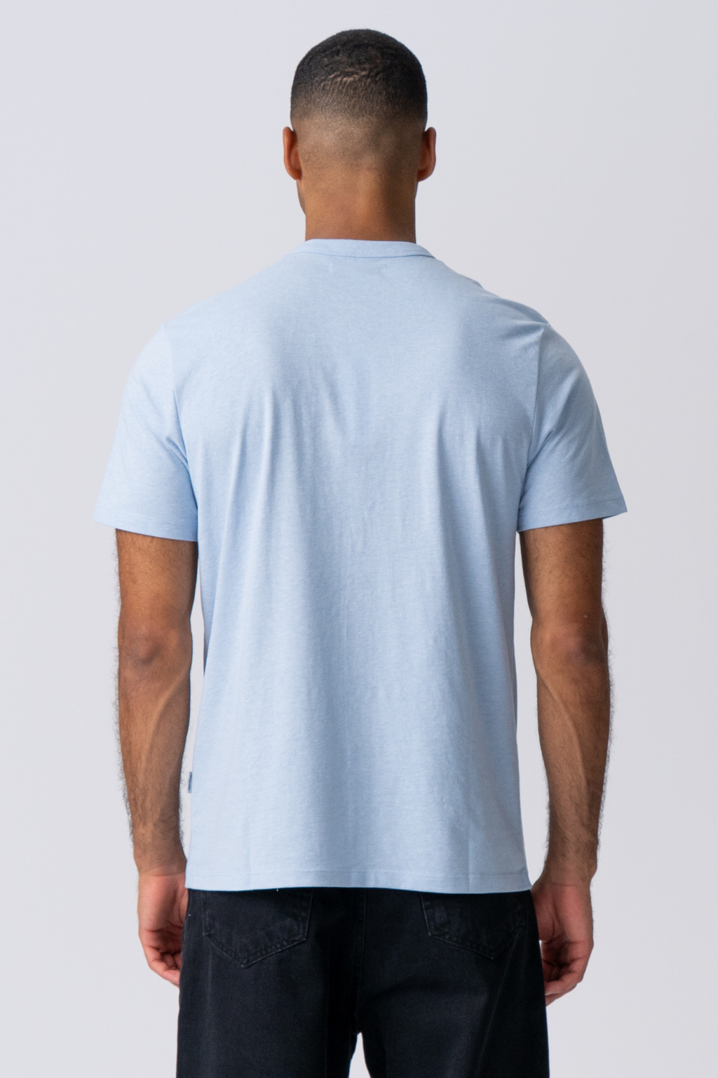 T -Shirt mit Tasche - hellblau