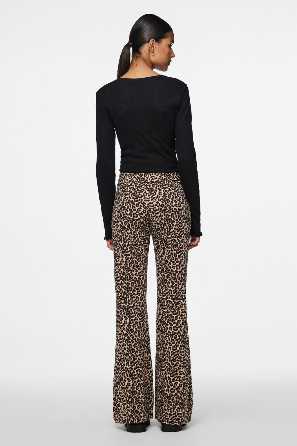 Marie O -Neck Poin Top - Schwarz