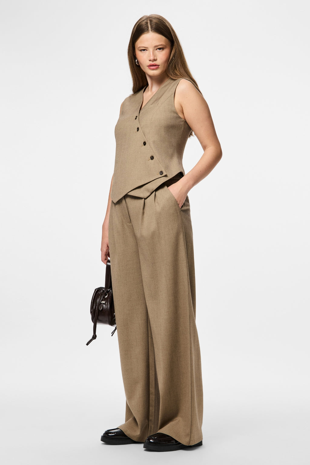 Asymmetrische Weste „Bubbles“ – Greige