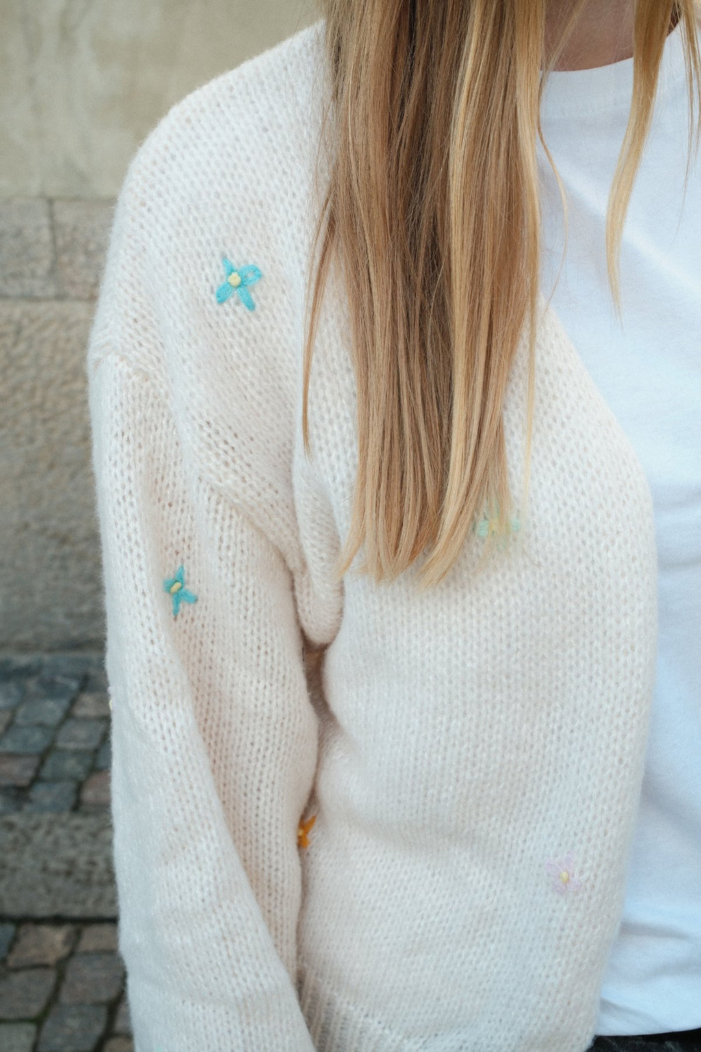 Handgefertigte Blumen -Strickjacke