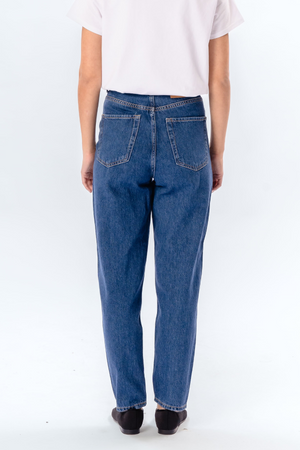 The Original Performance Mom Jeans - Mittelblauer Denim