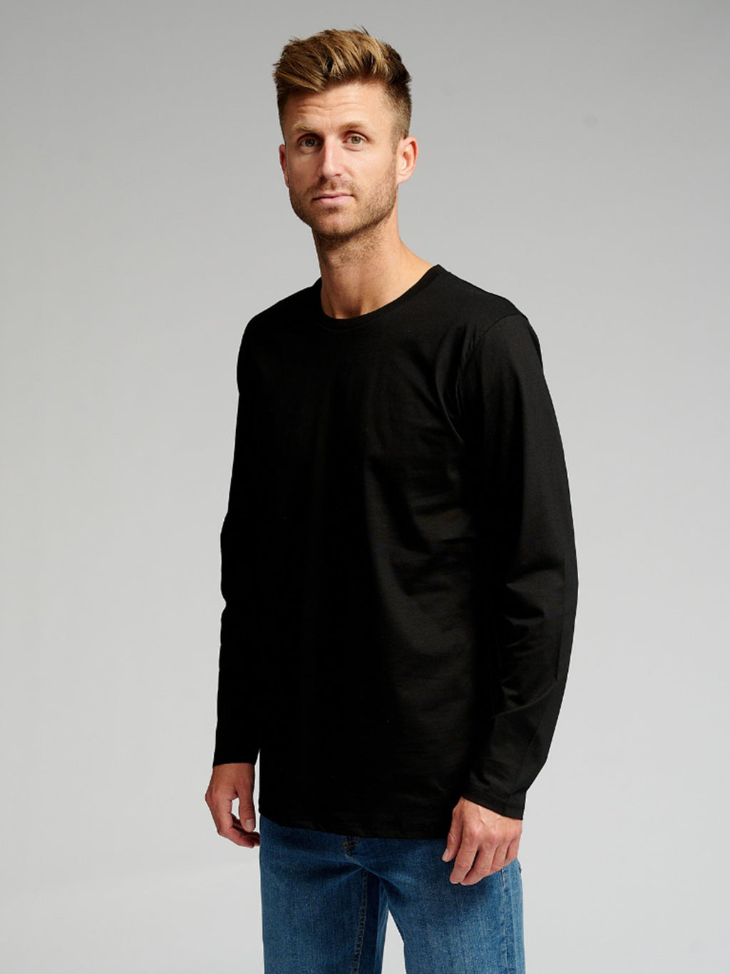 Grundlegend langärmeliges T-Shirt-schwarz