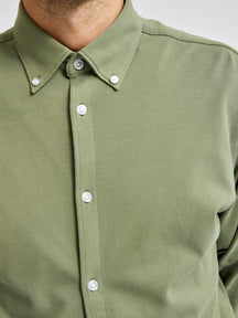 Schlankes Fit -Hemd in Bio -Baumwolle - grün